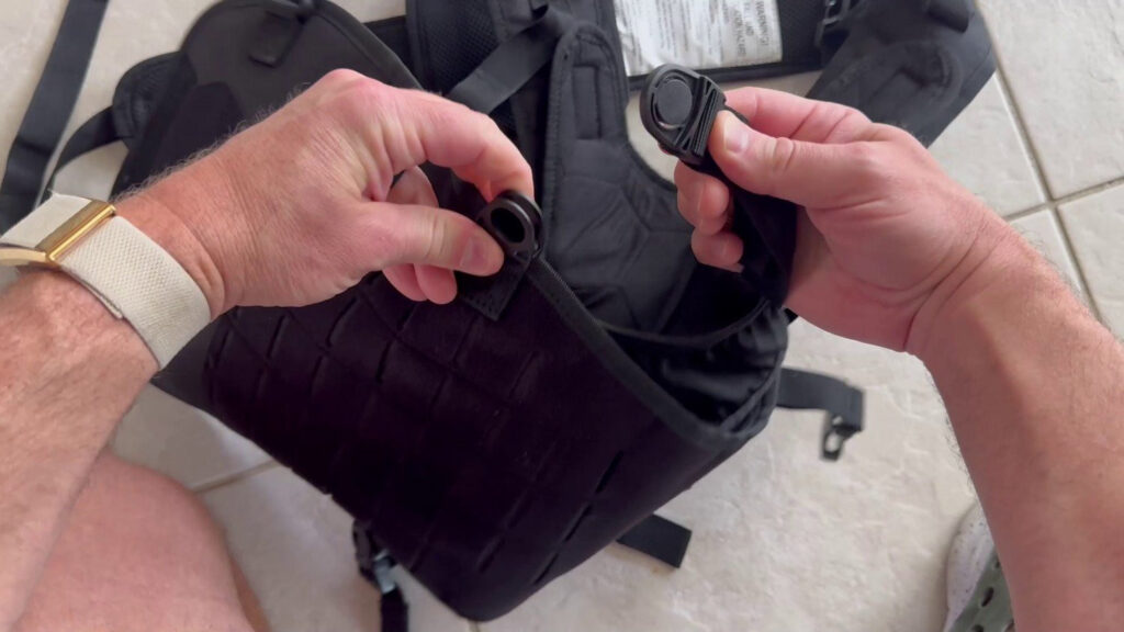 Wolf Tactical Mens Baby Carrier Review - buckle push button quick release