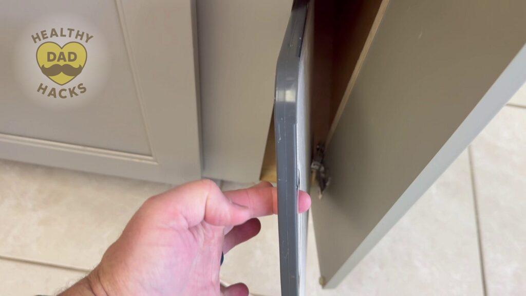 Handle of Sumzzz Double-sided Titanium Cutting Board