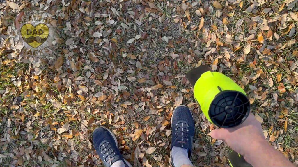 Yuquesen handheld cordless leaf blower using on yard with leaves