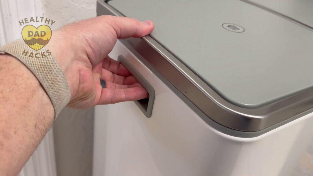 SONGMICS kitchen dual trash review - handles to move easily